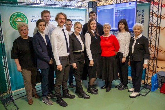 Студенты Барнаульского кооперативного техникума - победители краевой научно - практической конференции "Актуальные проблемы развития потребительского рынка - ХХ" с международным участием