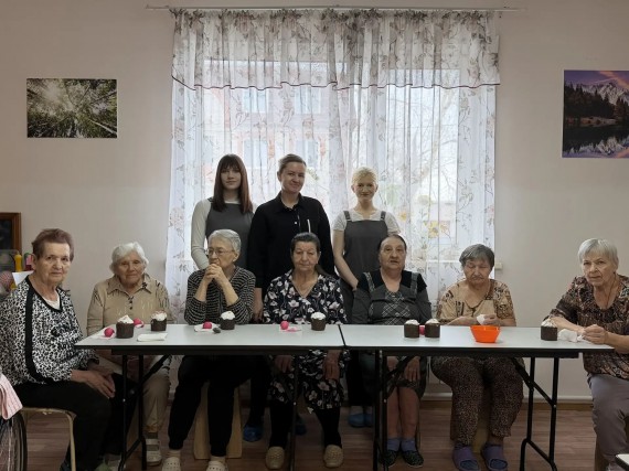 Доброта без границ: студенты и преподаватели Барнаульского кооперативного техникума подарили пасхальное настроение постояльцам &laquo;Пансионата Южный&raquo;