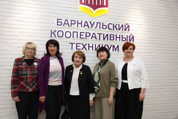 Барнаульский кооперативный техникум с рабочим визитом посетили представители Союза женщин России